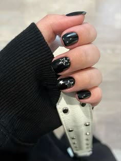 Star Nail Designs Short, Nails For Boyfriend, Guitarist Nails, Cute Grunge Nails, Rockstar Girlfriend Nails, Short Emo Nails, Nails Emo, Black Gel Nails, Hello Nails