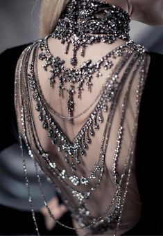 Jewel. Sukienki Maksi, Detail Couture, Body Chains, בר מצווה, Chanel Couture, Gothic Wedding, Looks Chic, Yohji Yamamoto