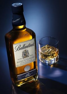 Ballantines Whisky, Glass Whiskey Decanter, Whiskey Bottles, Duty Free Shop, Blended Scotch Whisky, Whiskey Decanter