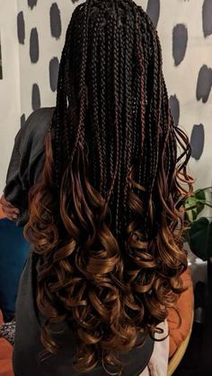 Black To Brown Box Braids, Brown Ombré Braids, Black And Brown Ombre Braids, Ombre French Braids, Braid Curls Hairstyles, Ombre Brown Box Braids, Ombré Braids With Curls, Black And Brown French Curl Braids, Ombré French Curl Braids