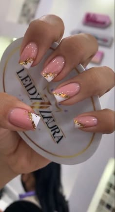 Silk Nails, Engagement Nails, Gold Acrylic Nails, Acrylic Toe Nails, Nails Gold, Work Nails, Gold Nail, Short Square Acrylic Nails, Nails 2022