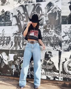 Outfit Botas, Urban Cowgirl, Cowgirl Look, Insta Photos, Urban Cowboy, Country Style Outfits, Western Style Outfits, Country Fashion