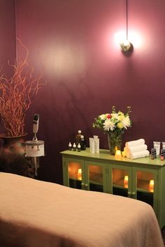 love the color Room Esthetics, Aesthetician Room, Home Massage Room, Colored Cabinet, Day Spa Decor, Esthetician Esthetics, Spa Massage Therapy, Massage Room Design