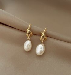 Flat Pearl Earrings, Fine Pearl Jewelry, Sweet Accessories, Chemical Substances, Euro Summer, Baroque Pearl Earrings, Vintage Material