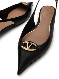 VLogo leather slingback ballets Size and Fit - Heel 0,4 in / 1 cm Shoe Closets, Rich Wife, Valentino Flats, Valentino Heels, Pointed Ballet Flats, Valentino Shoes, Shoe Fits, Leather Cap, Fashion Fits