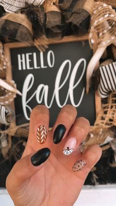 Easy Fall Designs For Nails, Fall Nail With Design, Short Nail Designs September, Short Nail Inspo Autumn, Fall Gel Polish Nails, Cute Simple Fall Nail Designs, Cow Fall Nails, Shirt Coffin Nail Ideas, Fall Fun Nails