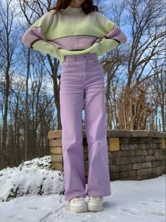 Purple Courderoy Pants Outfits, Purple Pants Outfit Aesthetic, Lilac Pants Outfit, Purple Jeans Outfit, Purple Pants Outfit, Lilac Pants, Colored Pants Outfits, Outfits Pastel, Korean Jeans