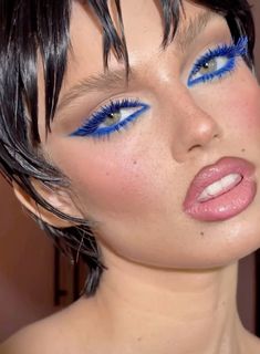 Make Up Blue, Eyeliner Aesthetic, Aesthetic Editorial, Vampire Bride, Funky Makeup, Gemini Rising, Rave Makeup