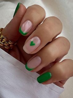 Green Nails Shamrock, Nail Ideas For St Patricks Day St Pattys, Nail Ideas St Patricks Day, St Patricks Day Short Nails Design, St Patricks Day Gel Nails Ideas, Short Acrylic Nails St Patricks Day, St Patrick’s Makeup Simple, Green Shamrock Nails, Green Manicure Design