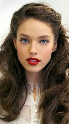 Emily Didonato, Retro Hairstyles, Half Up Half Down Hair, Barbara Palvin, Vintage Hairstyles, Brunettes, Hair Dos, Down Hairstyles