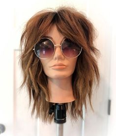 Mannequin head with a gorgeous modern shag haircut. Discover the top 10 haircuts that make you look younger and refresh your look in no time! Say hello to a more vibrant, youthful version of yourself with these trendy styles. Get ready to embrace a fresher, more youthful appearance today! Womens Haircuts For Fine Hair, Midlife Hairstyles Over 40, Mom Shag Haircut, Long Bob Shag Hairstyles, Medium Short Haircuts For Thick Hair, Best Haircuts For Medium Hair, Shag Hairstyles 70s, Mid Shaggy Haircuts, Thick Shaggy Haircut