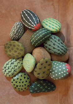 a bunch of rocks sitting on top of each other in a circle with different designs