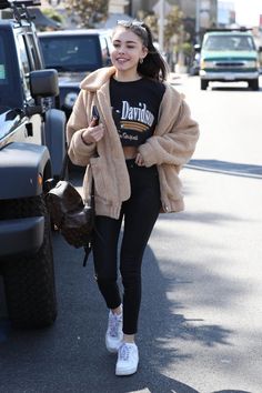 Outfits With Jordan 1s Fashion Styles, Mantel Outfit, Madison Beer Outfits, Casual Weekend Outfit, Teddy Bear Jacket, Beer Outfit, Jeans Outfit Winter, Winter Jeans, Trendy Swimwear