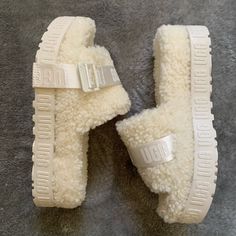 Womens Size 8. Brand New, Never Worn, No Box. Crocs Fluffy Slides, Ugg Fuzzy Sugar Slide, Cream Ugg Slides, Uggs Plastic, Fuzz Sugar Slide Ugg, Ugg Fuzz Sugar Slide, Ugg Sets, Ugg Fluffita, Shoes Ugg