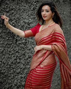 Red Silk Zari Woven Sari with running Jacquard blouse piece that can be custom made to an individual size. The saree is traditional and lightweight with copper color stripes all over and a grand border on both sides. The saree length is 5.50 mts and the  Jacquard woven blouse is 1mt with rich benarasi border for sleeves. Apt as wedding guest wear, engagement sari and reception attire. Suitable as festive wear and for all occasions. Customisation of the blouse can be chosen from the Variations Se Sarees Party Wear, Sari Design, Wedding Sari, Set Saree, Indian Silk Sarees, Wedding Clothes, Party Kleidung, Red Saree, Saree Look