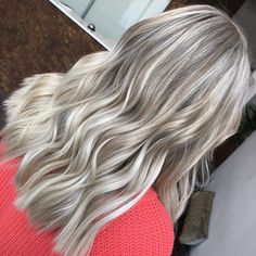 White Hair With Dark Highlights, Ashy Brown Lowlights On Blonde Hair, Silver Blonde Highlights On Blonde Hair, Silvery Blonde Balayage, Platinum Blonde Heavy Highlights, Blonde Hair With Ashy Lowlights, Hair Changes For Blondes, Highlights With Smudge Root, Dark Blonde Hair With Platinum Highlights