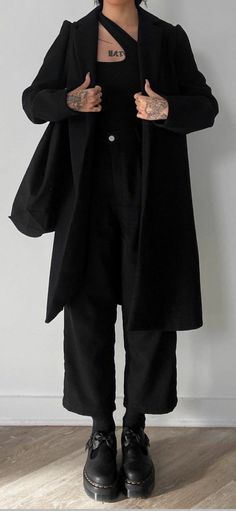 Minimalistic black street fashion Trousers On Plus Size, Cute Professional Outfits Winter, All Black Outfit Nonbinary, Bad Omens Outfit, Modern Goth Style, Soft Dramatic Goth, Corprate Goth Outfit, Fancy Alternative Outfits, Tactical Fashion Women