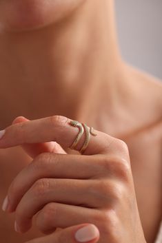 S N A K E     R I N G     W I T H      B I R T H S T O N E   E Y E S   M a t e r i a l : 925 Sterling Silver F i n i s h : Gold, Silver & Rose Gold, Solid Gold Opitons Elegantly crafted in sterling silver, this snake ring features captivating birthstone eyes, customizable to reflect your unique birth month. Available in luxurious gold, classic silver, or romantic rose gold finishes, it's a versatile statement piece that adds a touch of personal charm to any ensemble. Snake jewelry lovers can now Open Diamond Ring, Snake Ring Gold, Serpent Ring, Snake Ring Silver, Spiral Ring, Snake Jewelry, Snake Necklace, Snake Design, Snake Ring