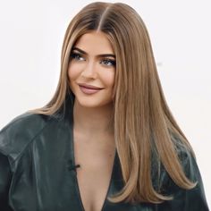 Hair Color Kylie Jenner, Short Hair Transformation, Kylie Jenner Hair Color, Kylie Hair, Jenner Hair, Look Kylie Jenner, Kylie Jenner Hair, Rambut Brunette, Makeup Training