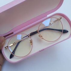 Pretty Glasses, Glasses For Face Shape, Glasses Inspiration