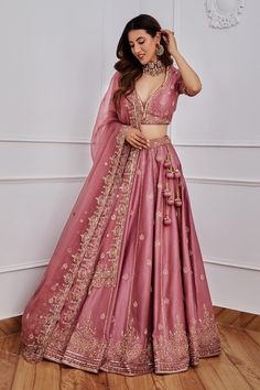 Indian Outfits Lehenga, Wedding Lehenga Designs, Indian Bride Outfits, Lehnga Dress, Gaun Fashion