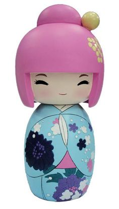 a small doll with pink hair and blue kimonos on it's head