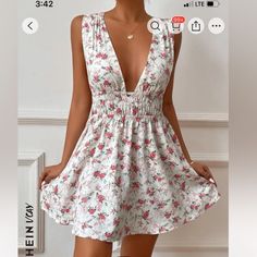 Super Cute Dress, But I Don’t Have The Chest For It. New Without Tags! White Casual Sundress For Date Night, Short Flowy Dress, Flowy Dress Short, Floral Print Dress Summer, Flowy Summer Dresses, Summer Mini Dress, Shirred Dress, Solid Color Dress, Smocked Dress