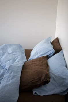 Blue and brown bedding bed style inspo bedroom linen fabrics soft and comfortable cosy night sleep goal Apartment Inspiration, Room Inspiration Bedroom, Dream Rooms, Dream House Decor, Bedroom Inspo, Interior Inspo, My New Room, Dream Room, New Room