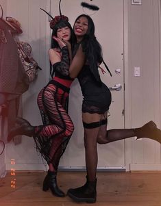 dark devil costume women pair outfit idea for Halloween with best friend dressed in dark angel costume Hot Devil Costume, Black Devil Costume, Devil Costume Ideas, Cute Halloween Costumes For Women, Fallen Angel Costume, Cop Halloween Costume