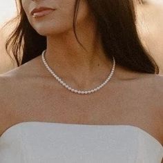 Classic Pearl Necklace Simple Graduated Pearl Bridesmaid Gift Pearl Bridal Necklace Vintage Style Pearl Jewelry Necklace for Women - Etsy Classic Pearl Necklace Wedding, Bridal Jewelry Classic, Pearl Vintage Necklace, Wedding Dress And Pearl Necklace, Bridal Pearl Necklace Vintage, Classic Bridal Jewelry, Pearl Wedding Necklaces For Bride, Bride With Pearl Necklace, Pearl Necklace With Dress