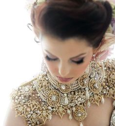 Stunningly adorned Necklace Wedding Dress, Neck Jewelry, Necklace Wedding, Stunning Jewellery, Bijoux Diy, Bib Necklace, Indian Jewellery, Looks Style, Beaded Embroidery