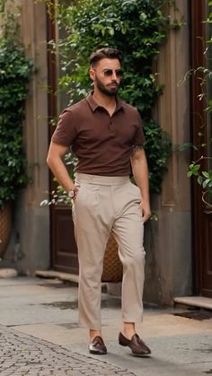 Tan Mens Outfits, Safari Outfits Men, Beige Jeans Outfit Men, Polo T Shirts For Men Outfit, Cream Pants Outfit Men, Cream Shirt Outfit, Brown Pants Outfit Men, Short Male Models, Formal For Men