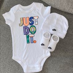 Nike Infant Set Size 6-12 Months Nwot Nike White, Kids Nike, Baby Boy Newborn, Baby Clothing, White Nikes, Baby Sets, Baby Photos, Matching Sets, Newborn Baby