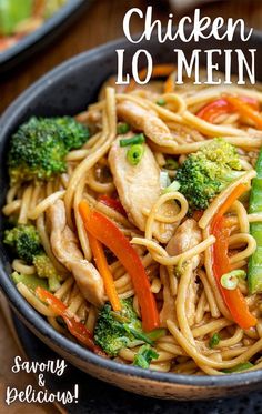 Bowl filled with lo mein noodles, broccoli, chicken slices, red pepper, carrots, and green onion. Chicken Lo Mein Recipe, Noodles With Chicken, Chicken Lo Mein, Lo Mein Recipes, Sweet N Sour Chicken, Lo Mein, Asian Noodles, Chili Garlic Sauce, Chinese Recipes