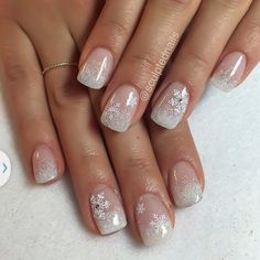 Manicure Nail Designs, Nail Shimmer, Neutral Nails, Xmas Nails, Christmas Nail Art, Nail Manicure, Winter Nails, Simple Nails, Christmas Nails