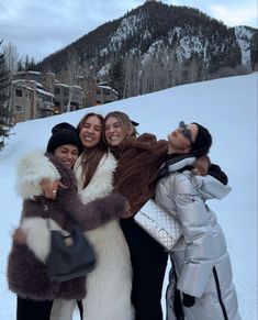 Xgames Aspen Outfits, Aspen Instagram Pictures, Aspen Aesthetic Winter, Aspen Style Winter, Winter Trip Aesthetic, Aspen Party Outfit, Aspen Colorado Winter Outfits, Colorado Winter Aesthetic