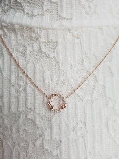 Simple Dainty Leaf Wreath Necklace Rose Gold Jewelry Rhodium | Etsy Rose Gold Jewelry Set, Wreath Necklace, Hand Jewelry Rings, Jewelry Necklace Simple, Layering Jewelry, Fancy Jewelry Necklace, Modern Gold Jewelry, Necklace Rose Gold