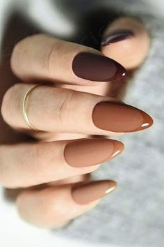 To help you find your perfect fall manicure, I'm excited to share 30 nail ideas that showcase the best of 2023 nail trends. Mat Fall Nails, Mate Nail Designs, Brown Simple Nails, Fall 2022 Nails, Ongles Beiges, Brown Acrylic Nails, Nails Dark, Brown Nail, Brown Nails Design