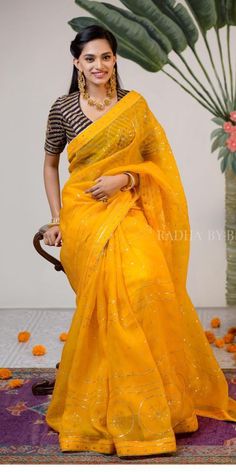 Contrast Blouse Designs, Sleeves Blouse Designs, Saree With Contrast Blouse, Saree Blouse Styles, Saree Wearing Styles, Blouse Back Neck Designs