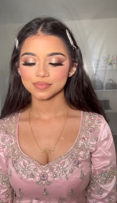 Pink Quince Makeup, Eye Makeup For Small Eyes, Makeup For Deep Set Eyes, Hairstyles Quinceanera, Quince Makeup, Makeup Hooded Eyes