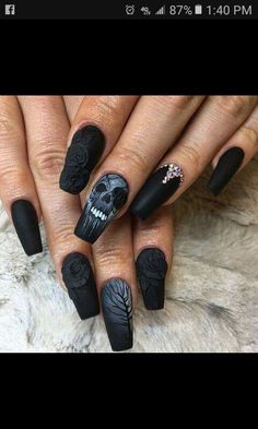 Skull Nail Art, Splatter Nails, Halloween Nails Diy, Skull Nails, Halloween Acrylic Nails, Gothic Nails, Goth Nails, Halloween Nail Designs, Acrylic Nail Art