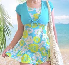 Y2k Beach Fashion, Tropic Gyaru, Coconut Core Outfit, Tropicore Outfits, Key West Kitten Aesthetic Outfits, Beach Gyaru Outfits, Tropical Girl Outfits, Keywest Kitten Outfit, Tropical Y2k Outfits