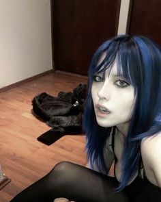 Blue And Silver Tinsel Hair, Hair Dye Ideas For Blue Eyes, Goth Blue Hair, Blue Racoon Tail Hair, Vampire Hair Color, Emo Long Hair, Grunge Hair Color Ideas, Alternative Makeup Ideas, Alternative Dyed Hair