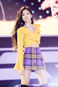 HMOE Pink Jennie, Chanel Rose, Blackpink Outfits, Plaid Skirt