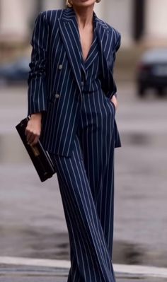 Pinstripe Suits For Women, Women Oversized Blazer, Business Event Outfit Evening, Woman Suit Fashion Modern, Boss Woman Outfits, Modern Suits For Women, Pinstripe Suit Women, Woman In Suit, Blazer Outfits For Women