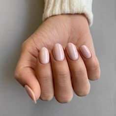 A delicate pink polish that's perfect for everyone 💅 Make sure to stock up on #LisbonWantsMoor in all 4 systems.  by: @by_karinely  #pink #pinknails #shortnails #opigelcolor #gelnails #opi #gelmani Opi Lisbon Wants Moor, Lisbon Wants Moor Opi, 2016 Nails Trends, Opi Gel Nail Colors, Opi Lisbon, Neutral Gel Nails, Opi Gel Nail Polish, No Chip Nails, Pink Polish