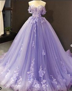 Lavender Ball Gown, Prom Dress Off The Shoulder, Purple Ball Gown, Quinceanera Themes Dresses, Prom Dresses Off The Shoulder, Ball Gown Prom Dress, Purple Quinceanera Dresses, Pretty Quinceanera Dresses, Stunning Prom Dresses