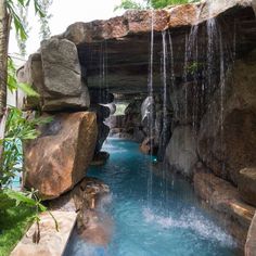 there is a waterfall in the middle of this pool that has water running down it