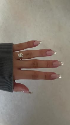 Bridesmaids Nails, Nagellack Trends, Bridal Elegance, Almond Acrylic Nails, Summer Acrylic Nails, Silver Nails, Luxury Nails, Nails 2024, Classy Nails