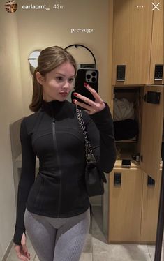 Dark Feminine Outfits, Tracksuit Outfits, Galaxy Stuff, Outfits Leggings, Yoga Workout Clothes, Tinder Profile, Winter Arc, Gymwear Outfits, Feminine Outfits